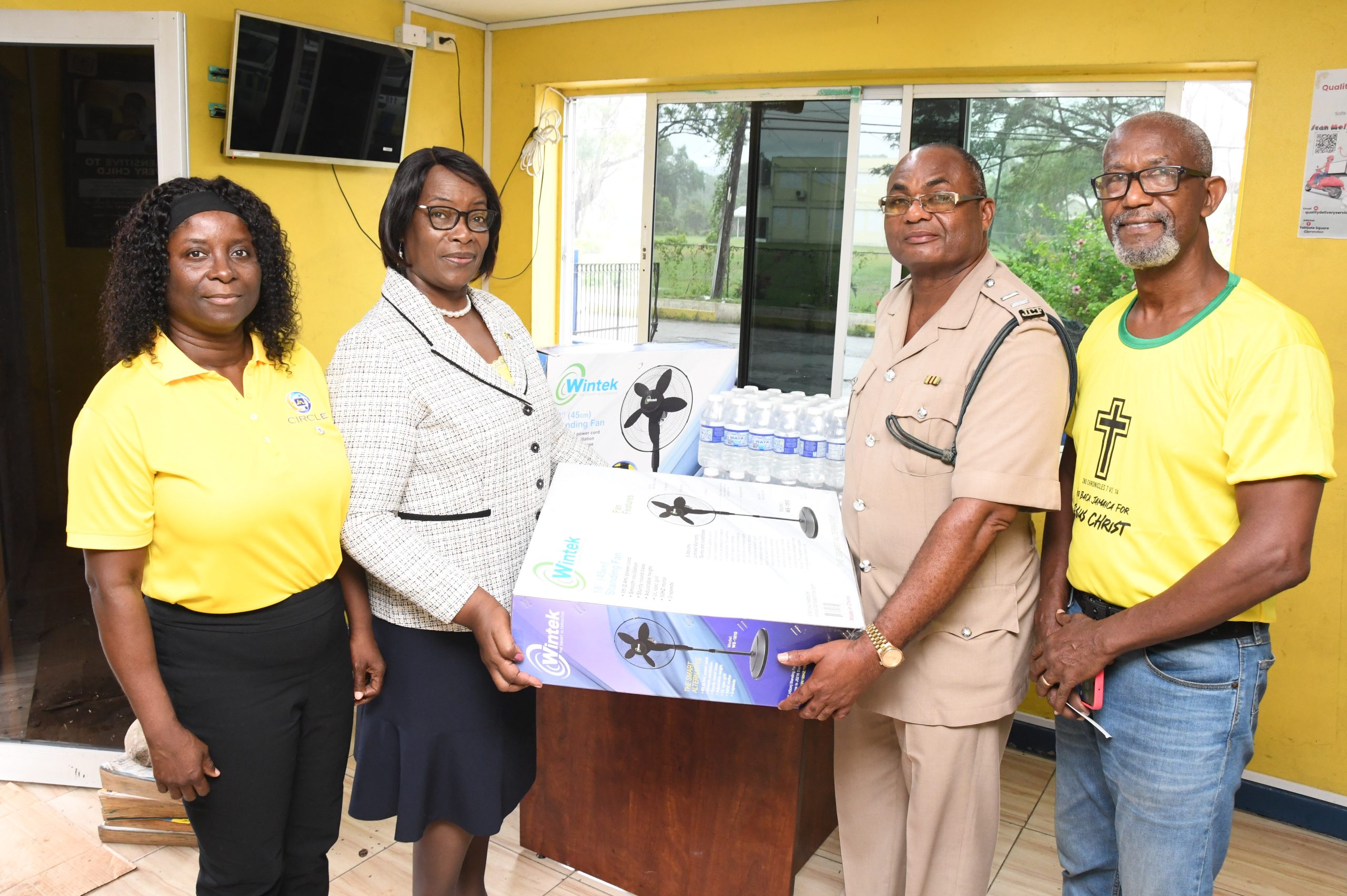 Citizen Helps Provide Comfort for Four Paths Police JN Bank